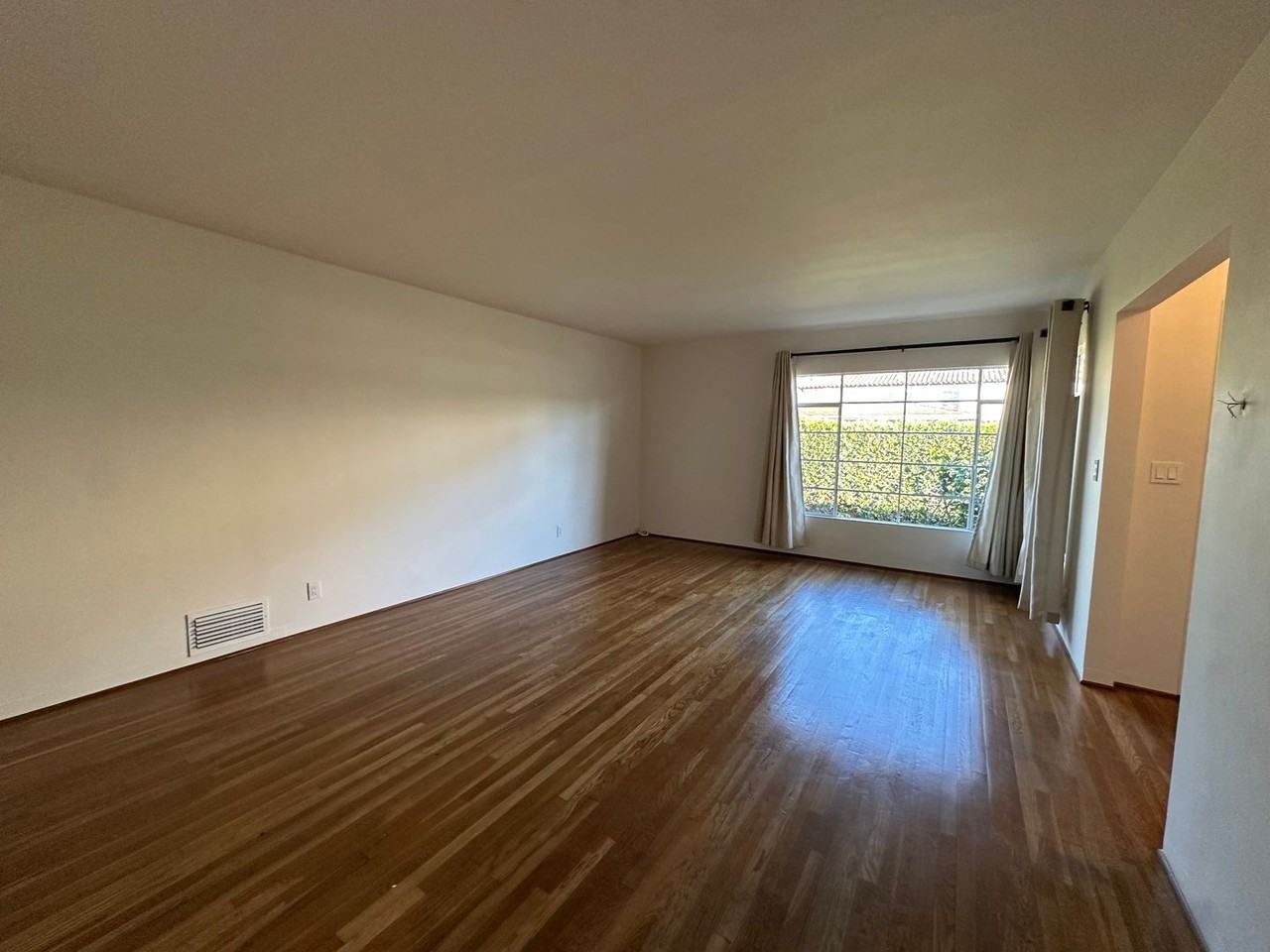 1310 Bath St - Photo 3 of 12