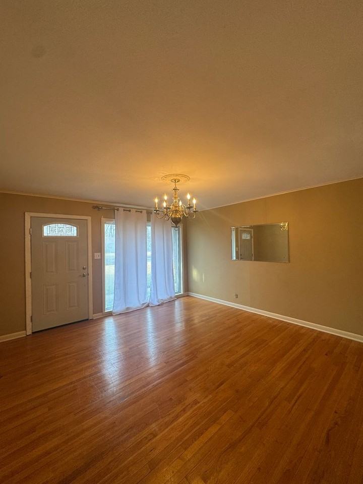 2423 Ashland Ave - Photo 3 of 18
