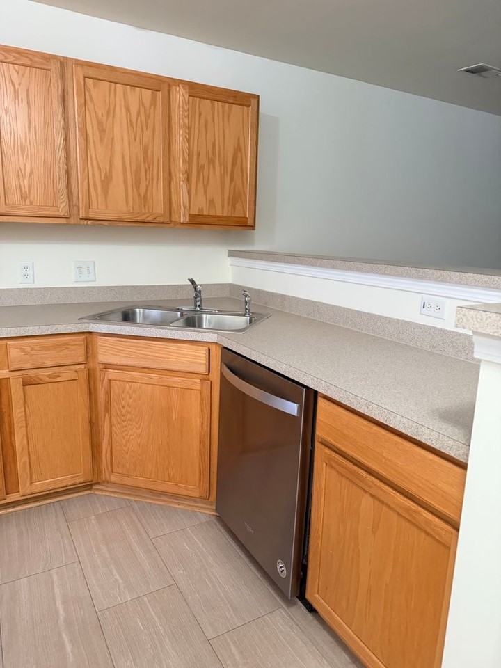 602 East Ave - Photo 3 of 26