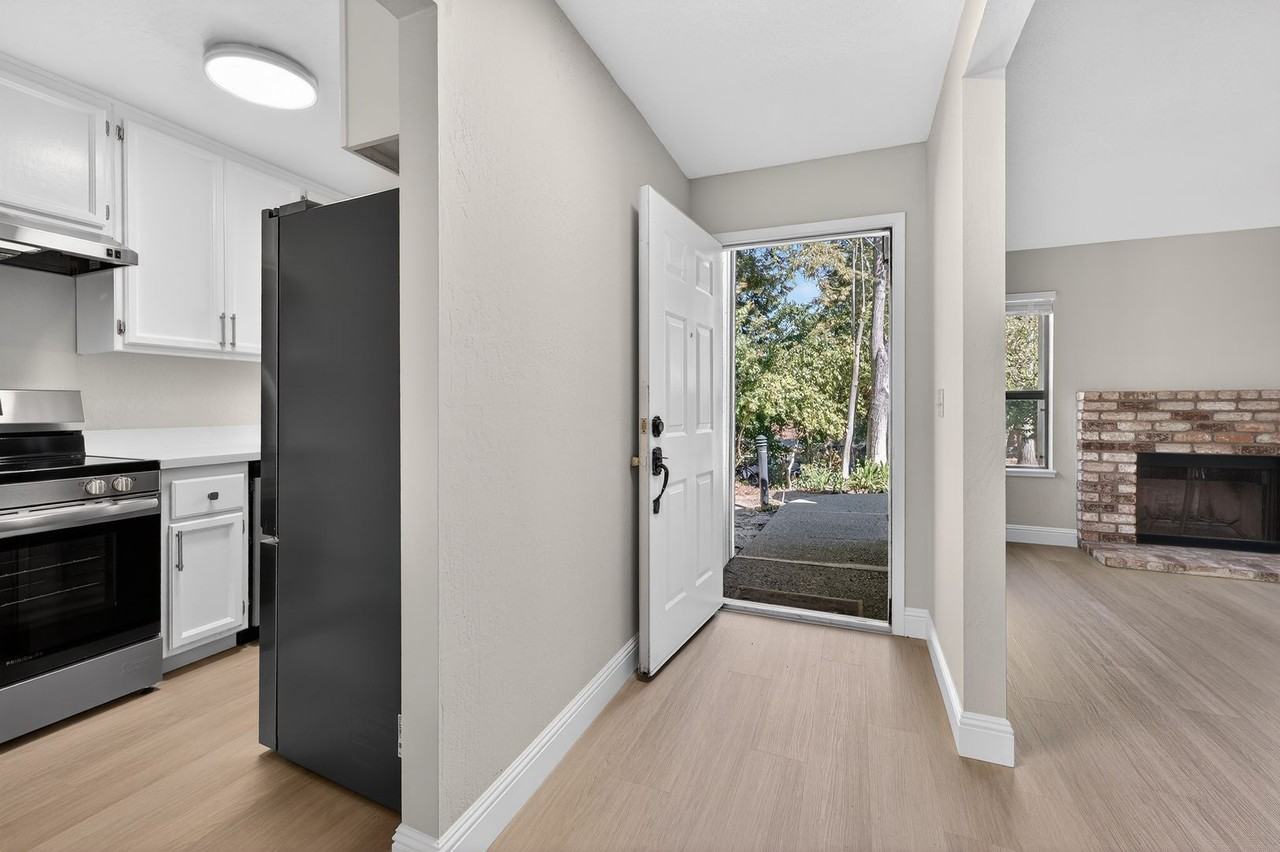 338 Scottsdale Rd - Photo 3 of 37