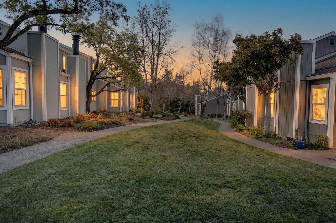 338 Scottsdale Rd - Photo 4 of 37