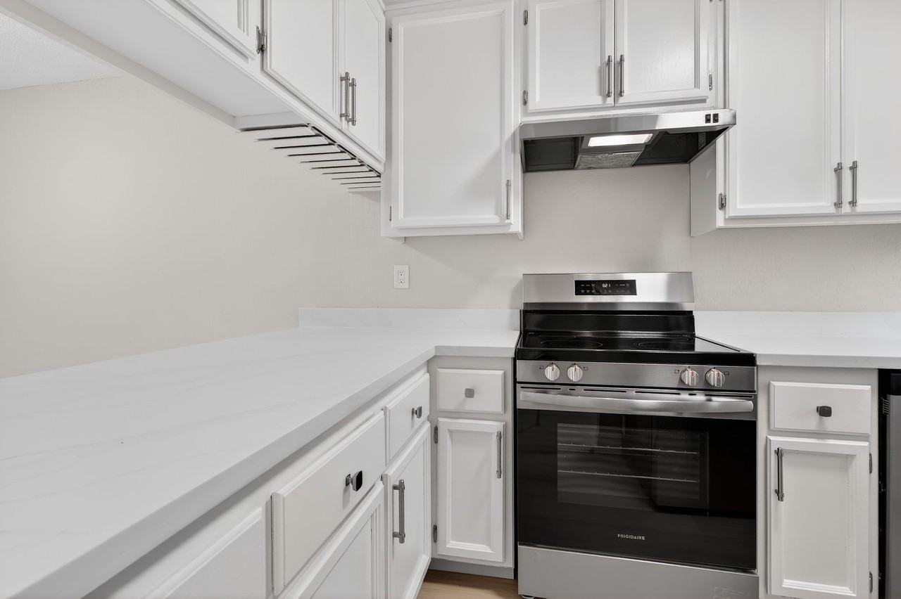 338 Scottsdale Rd - Photo 6 of 37