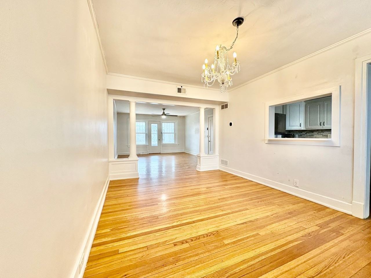 402 E 43rd St - Photo 4 of 17