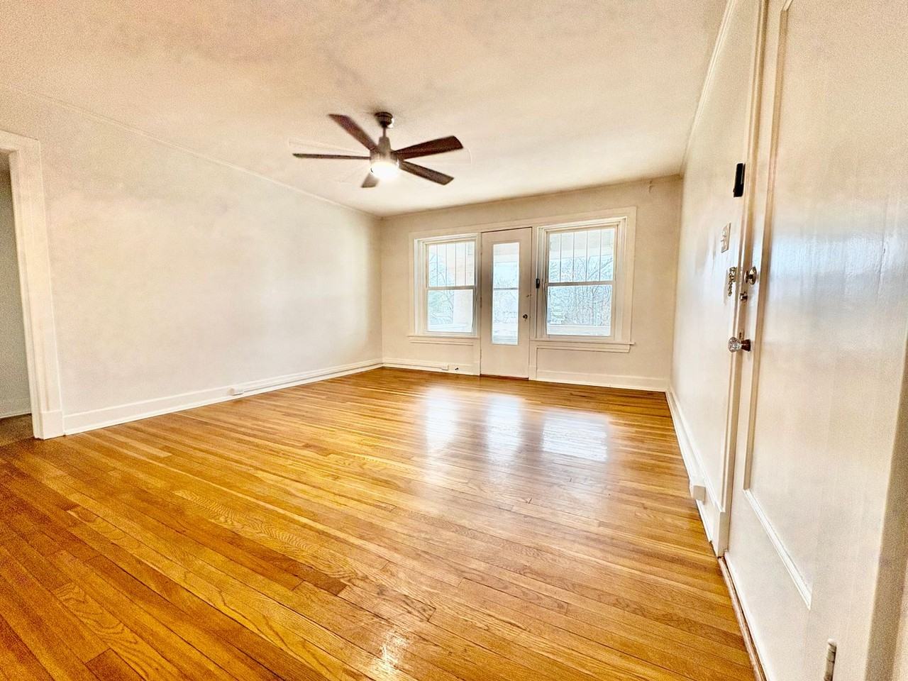 402 E 43rd St - Photo 5 of 17