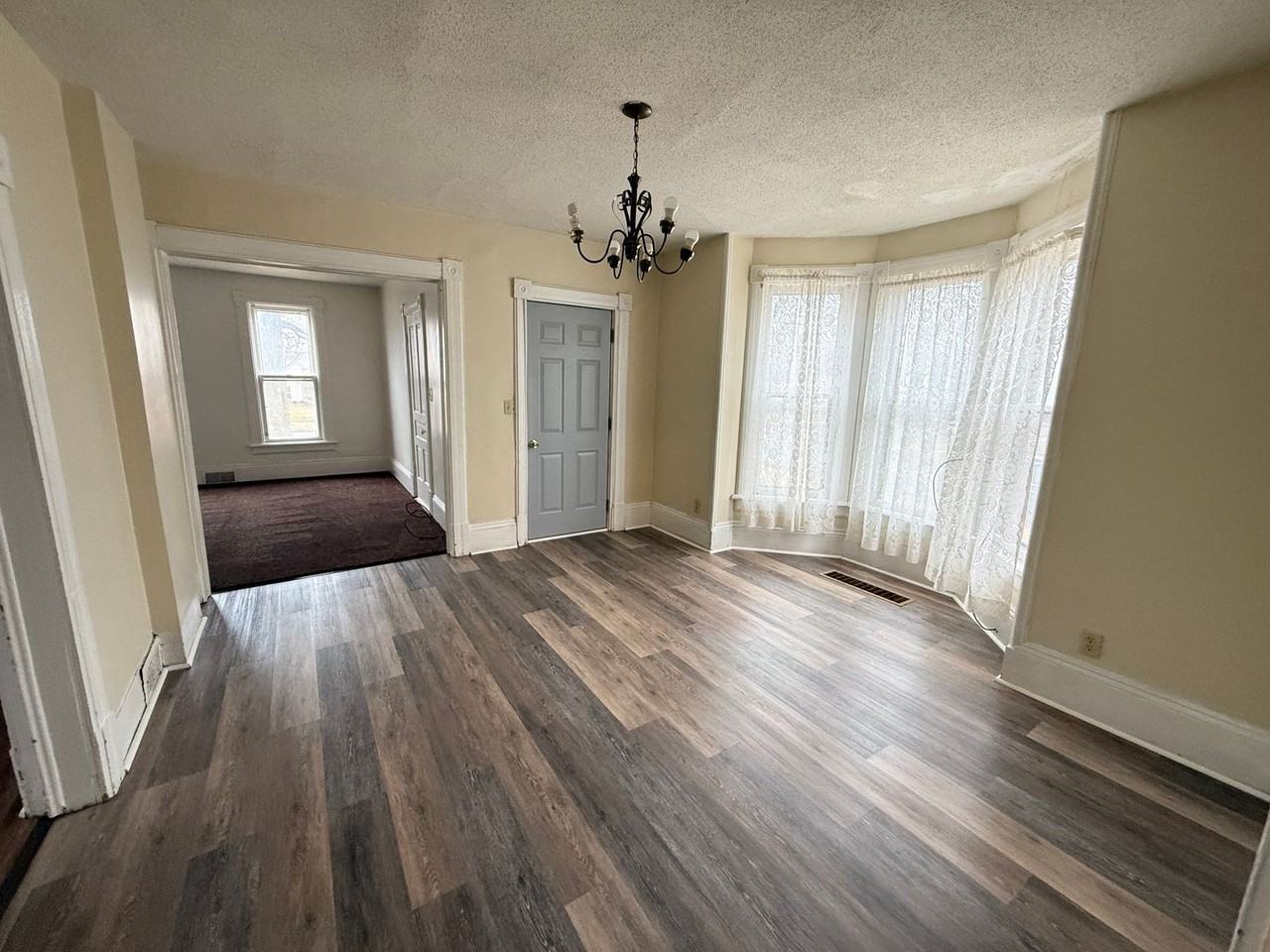 301 Summit Ave - Photo 3 of 21