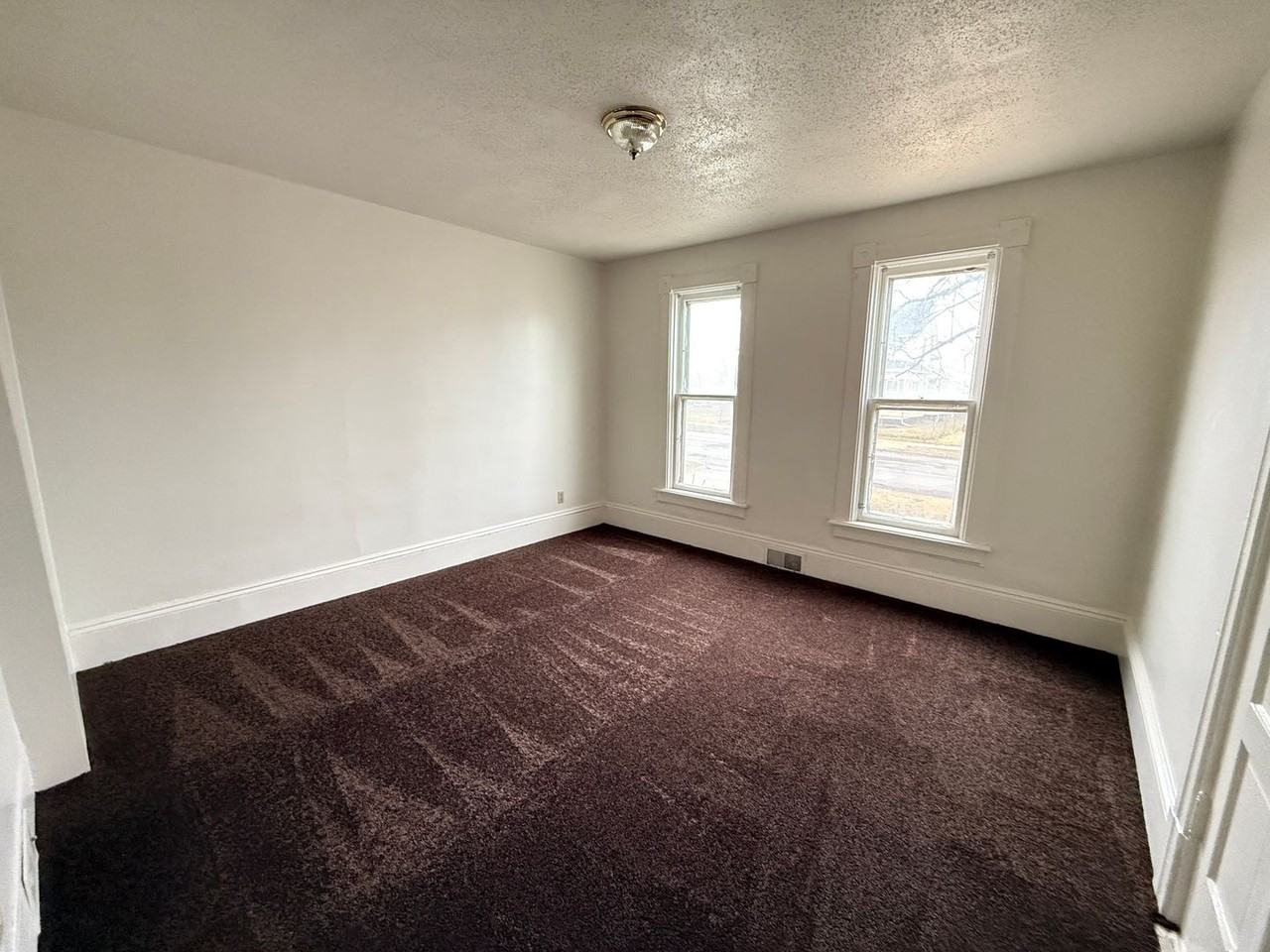 301 Summit Ave - Photo 5 of 21