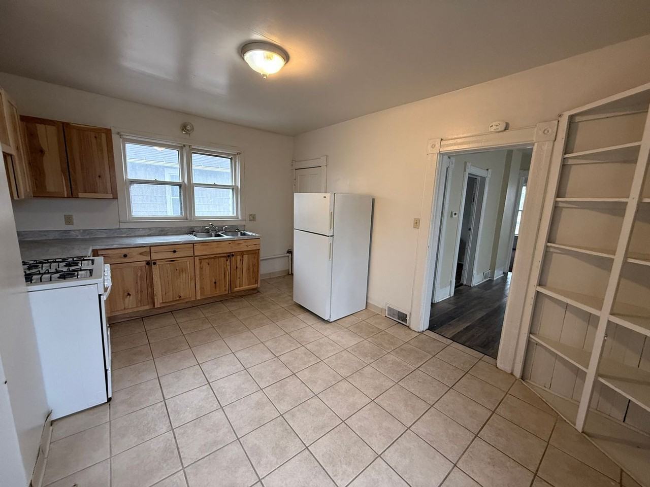 301 Summit Ave - Photo 7 of 21