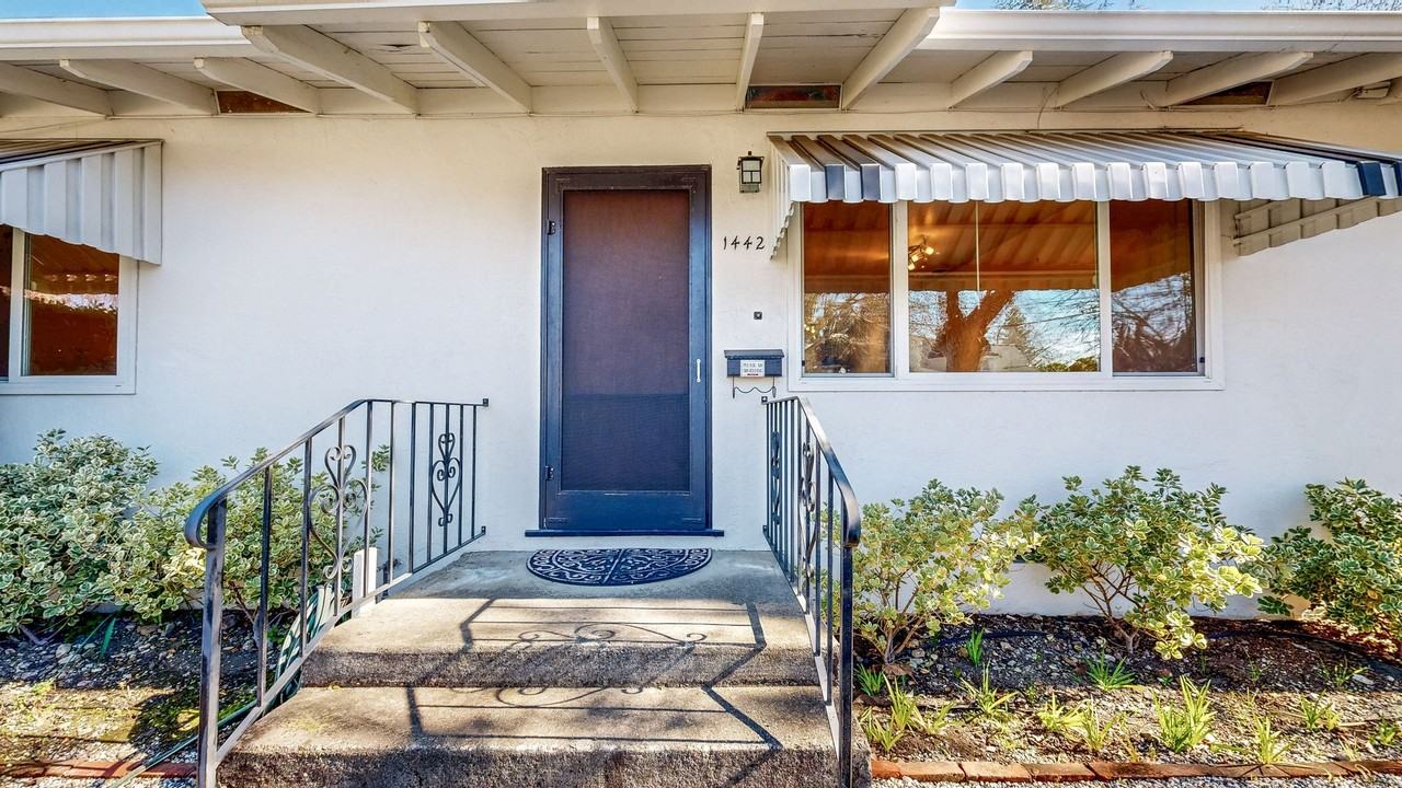 1442 3rd St - Photo 4 of 35