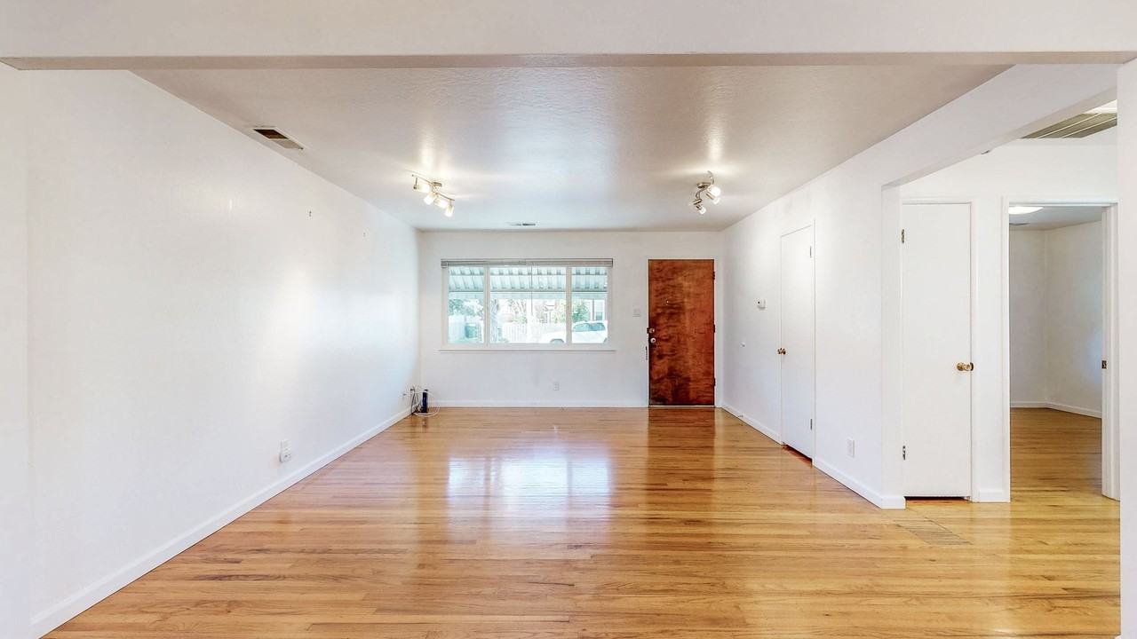 1442 3rd St - Photo 5 of 35