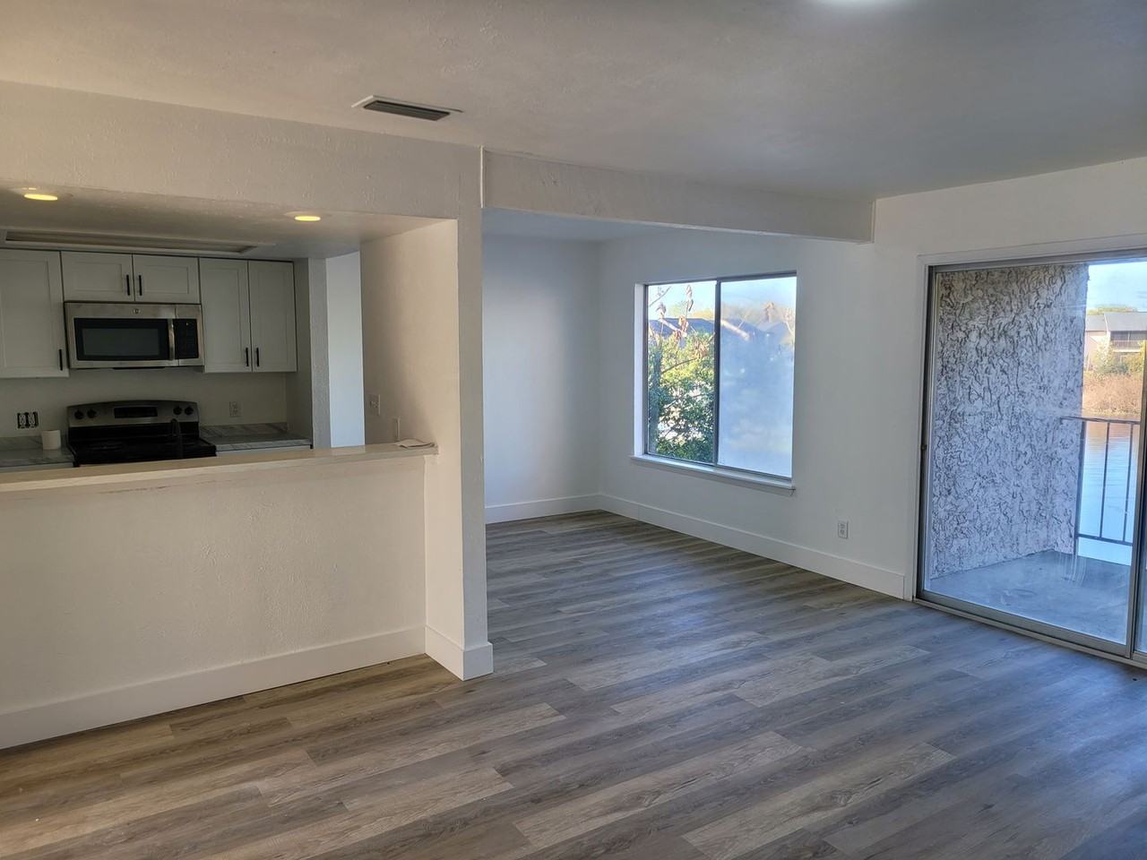 3914 Coronation Ct - Photo 7 of 27