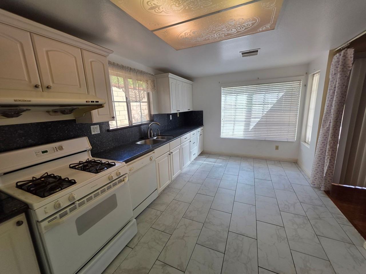 19612 Windrose Dr - Photo 3 of 18