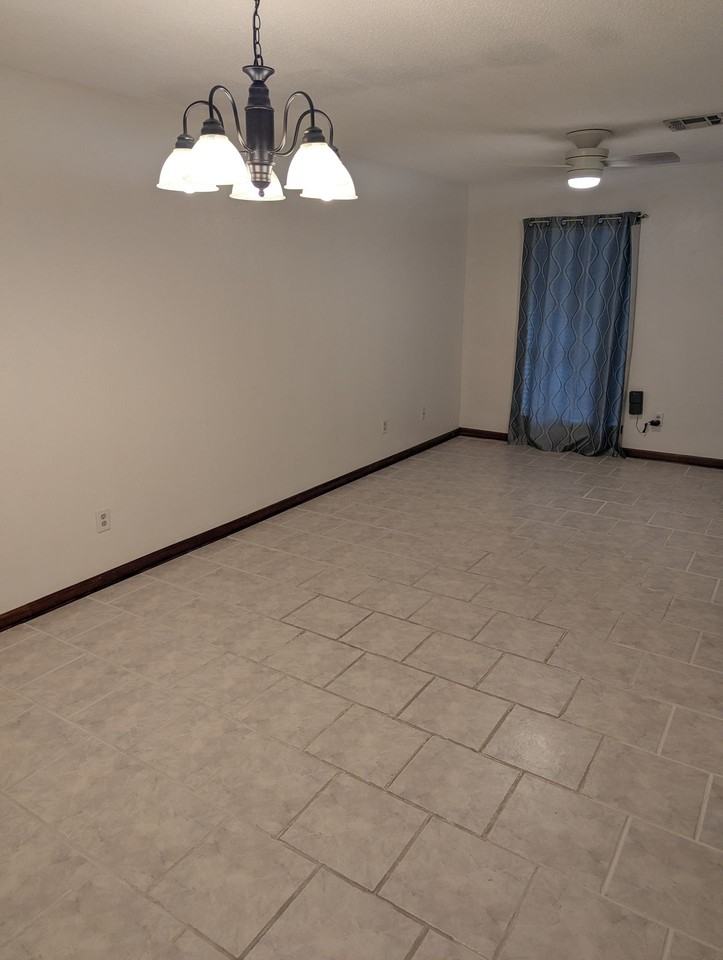 714 S Wimberly St - Photo 2 of 8