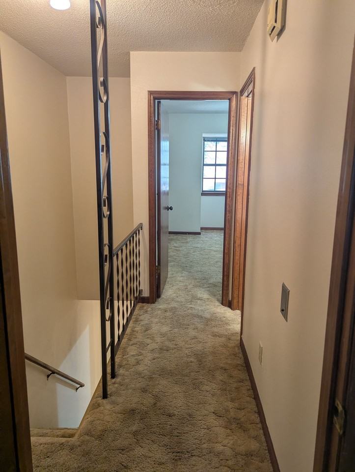 714 S Wimberly St - Photo 3 of 8