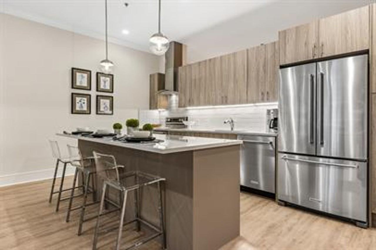 835 Lake Street - Photo 4 of 35