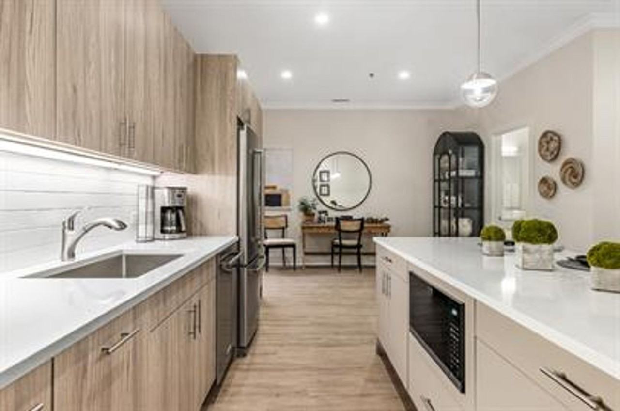 835 Lake Street - Photo 7 of 35