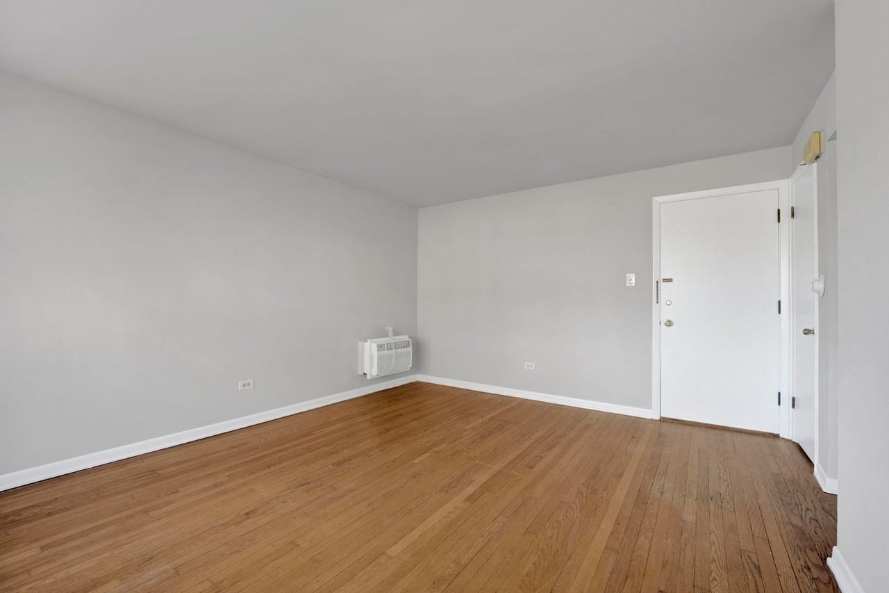 7138 Riverside Drive - Photo 7 of 11