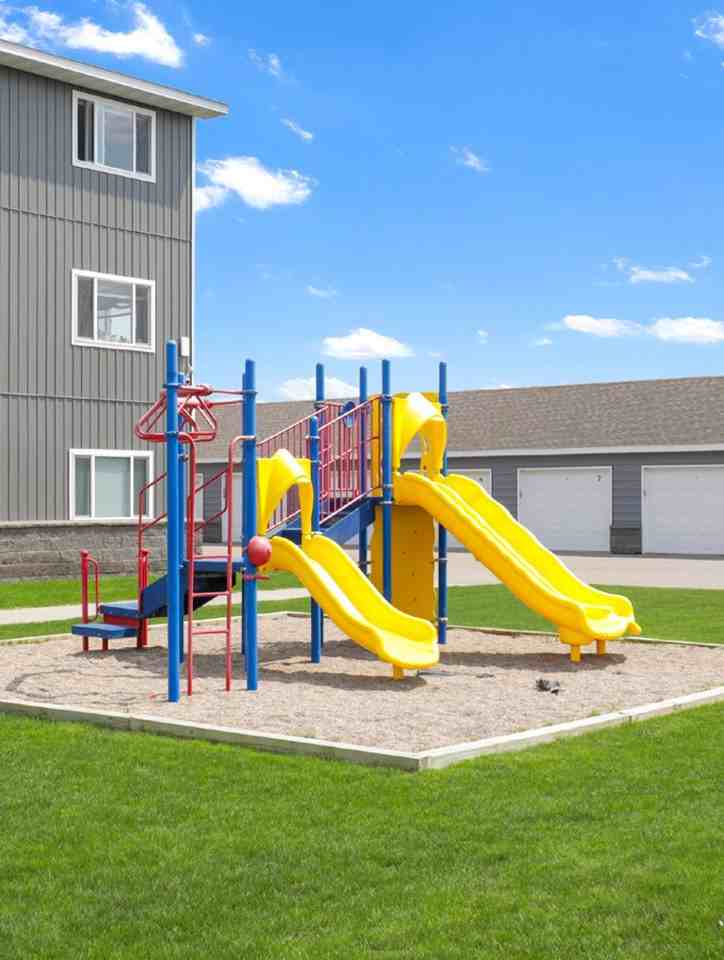 800 Main Street N. - Photo 3 of 13