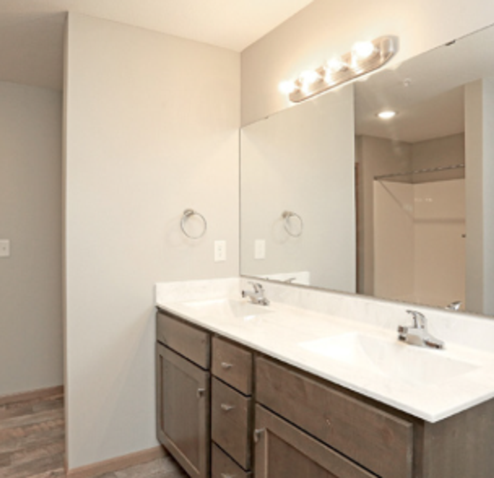 800 Main Street N. - Photo 4 of 13