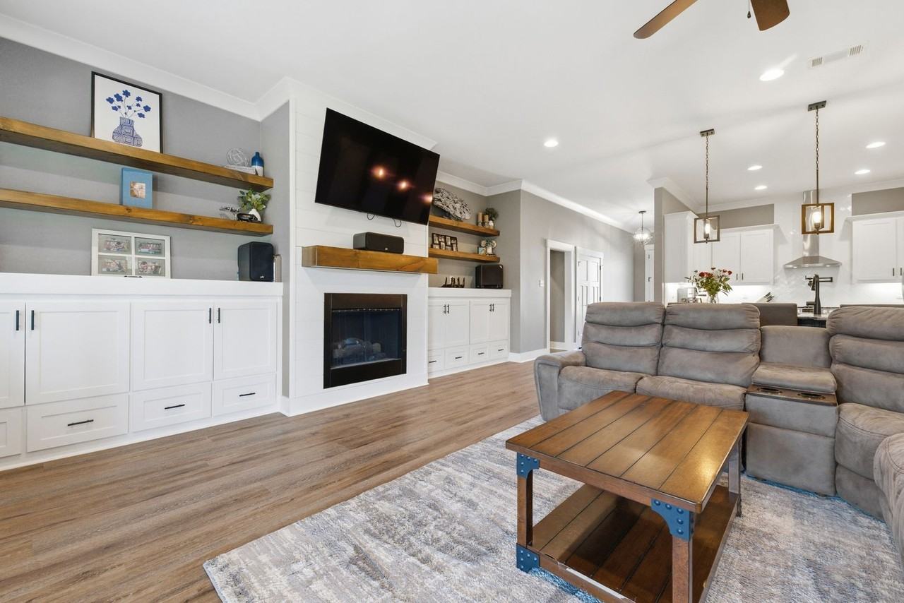 9517 Meadow Oak Dr - Photo 3 of 35