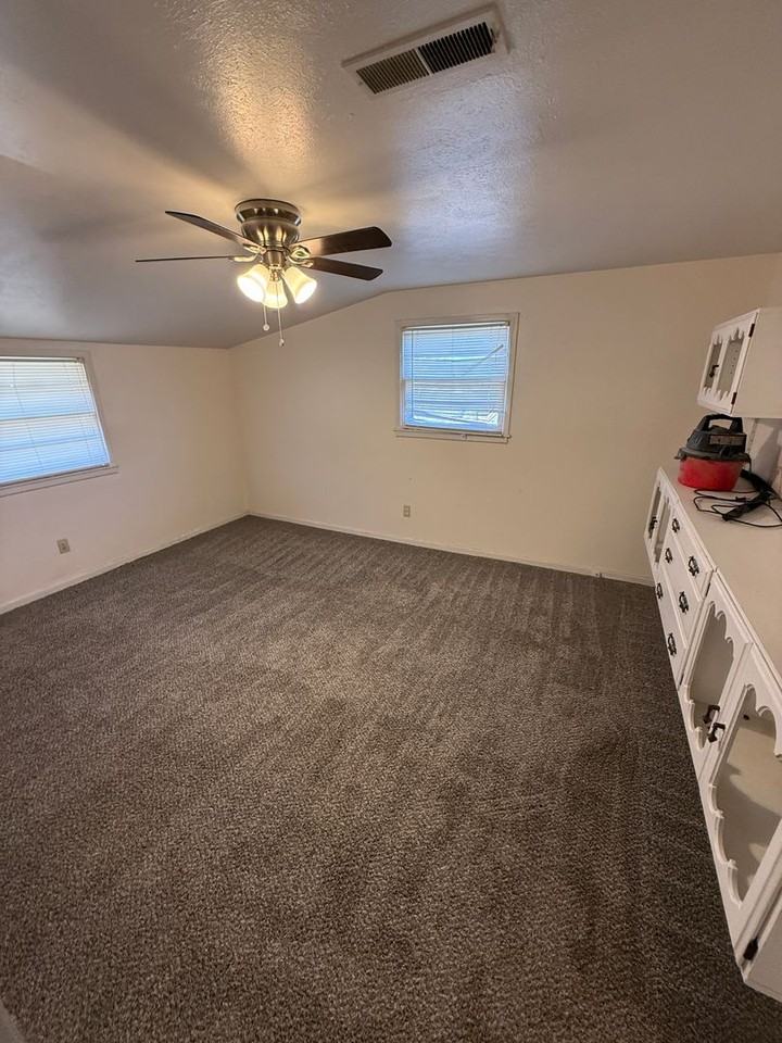 5432 32nd St - Photo 7 of 12