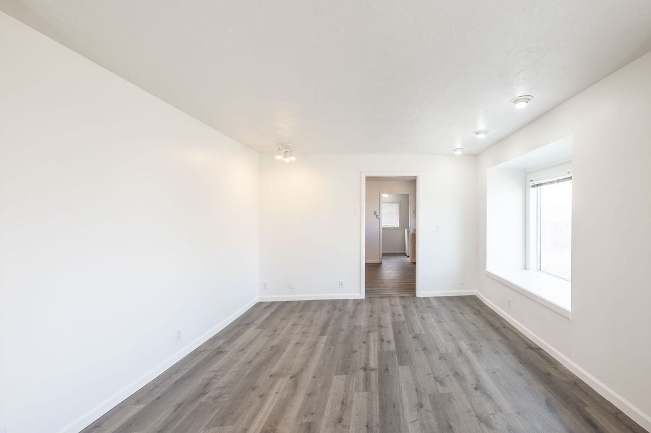 138 E 1st N - Photo 6 of 21