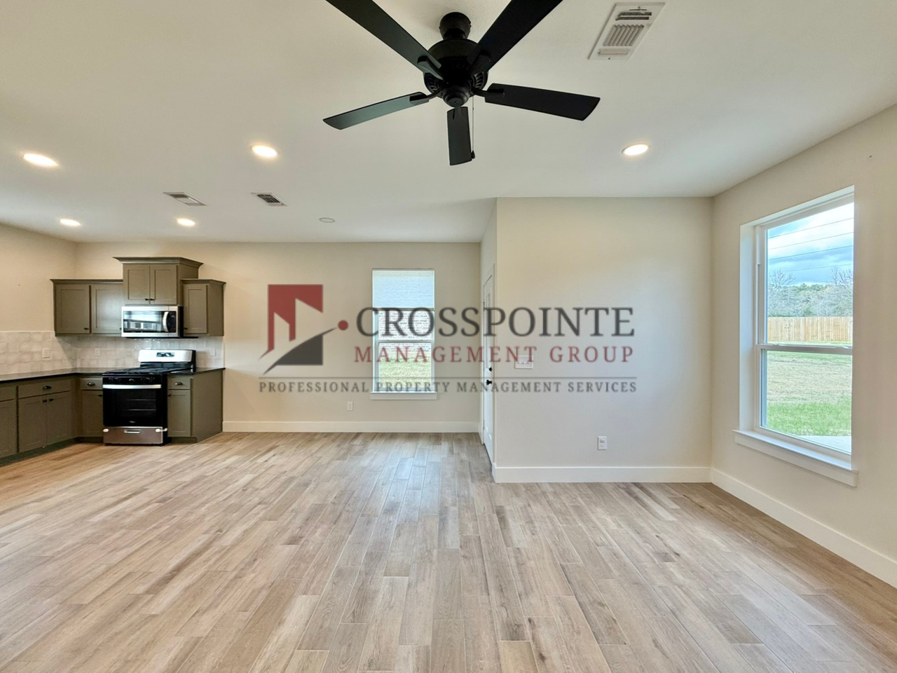 17422 Crossing Cir - Photo 4 of 23