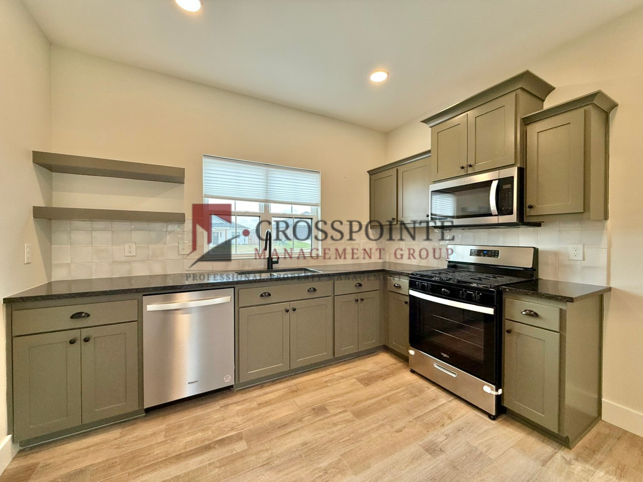 17422 Crossing Cir - Photo 6 of 23