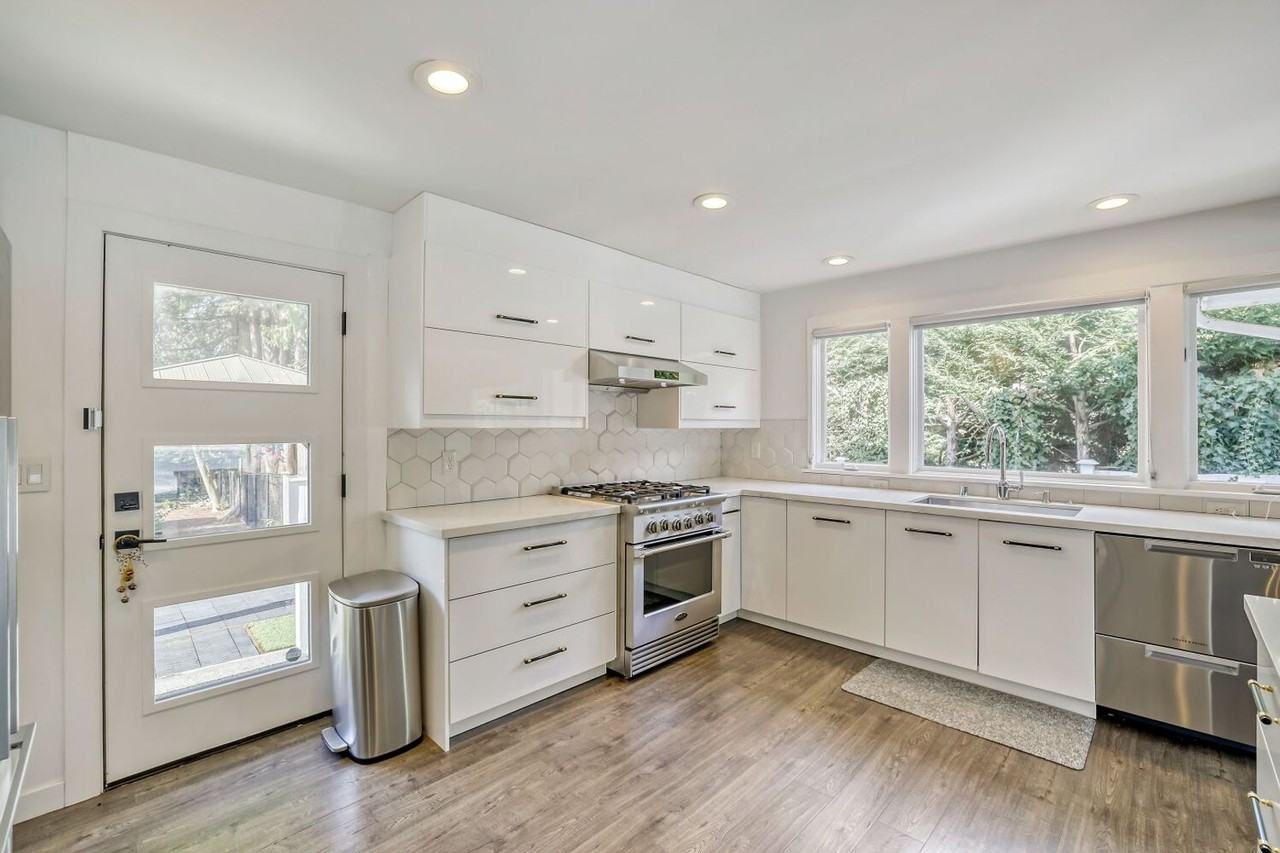 3847 94th Ave Ne - Photo 4 of 18