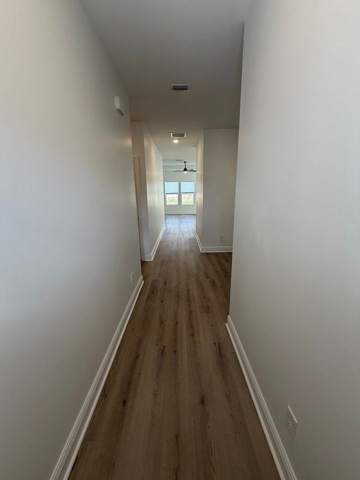 1303 Louisiana Ave - Photo 3 of 26