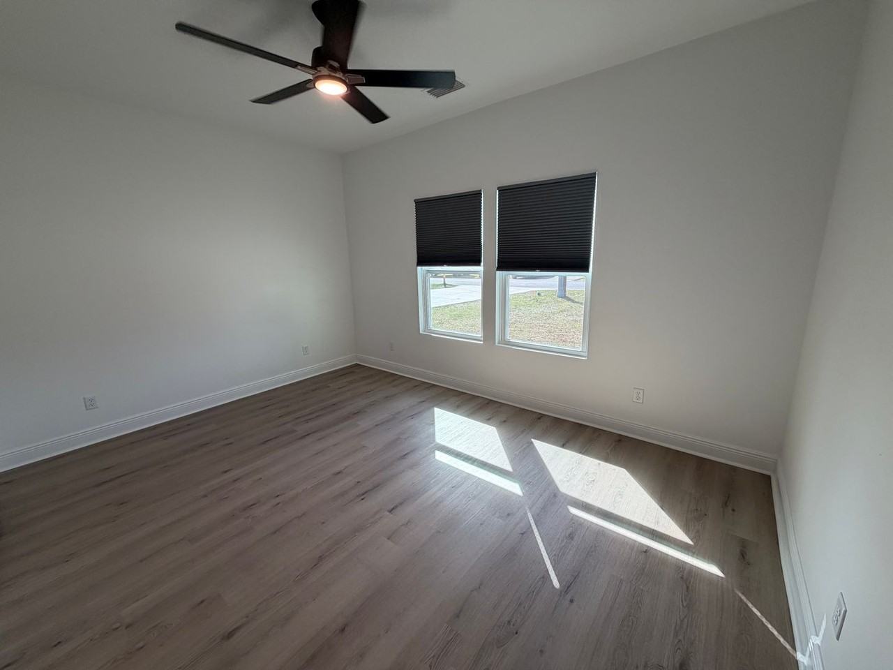 1303 Louisiana Ave - Photo 4 of 26