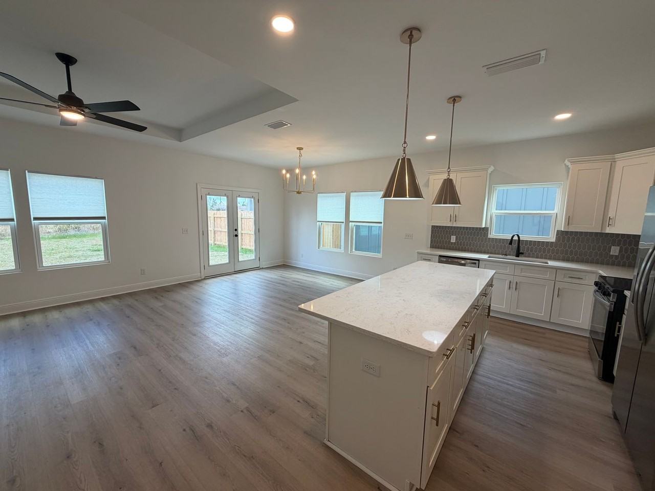 1303 Louisiana Ave - Photo 6 of 26