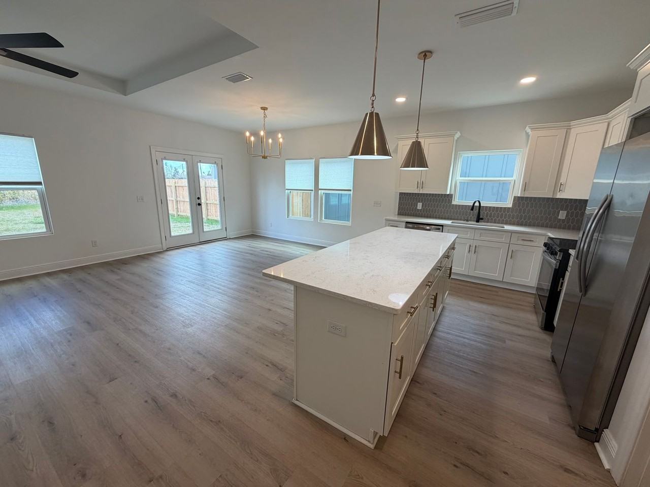 1303 Louisiana Ave - Photo 7 of 26