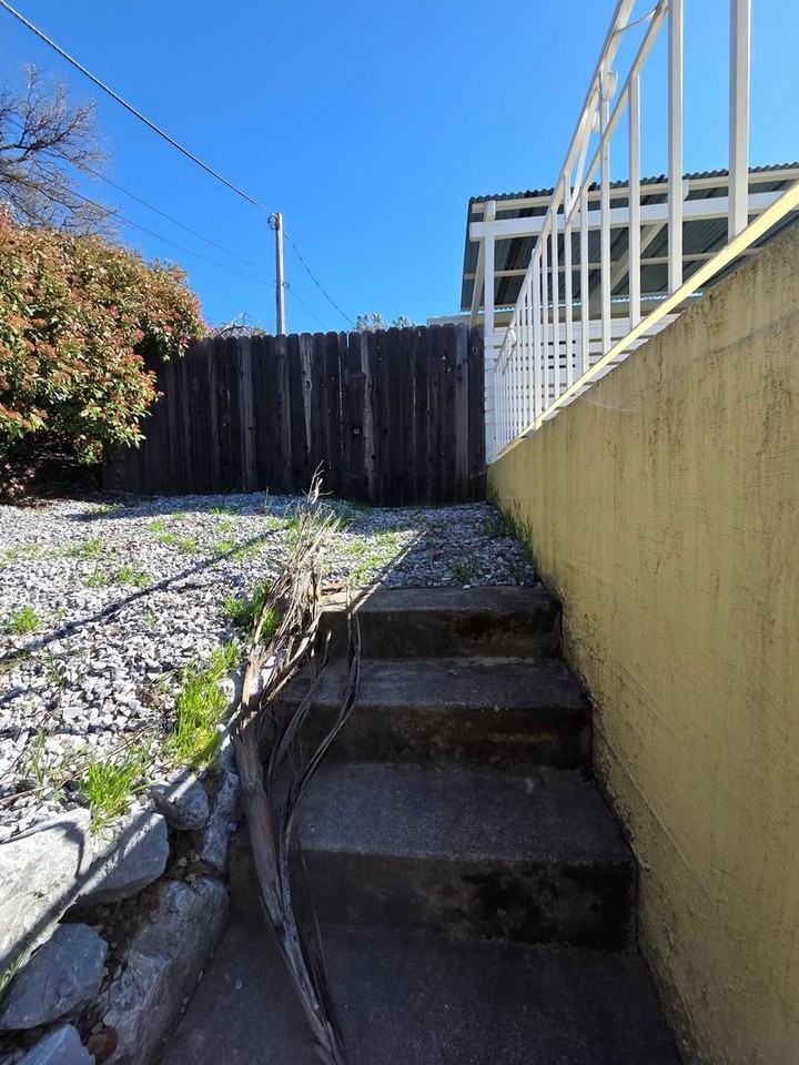 19090 Hollow Ln - Photo 4 of 50