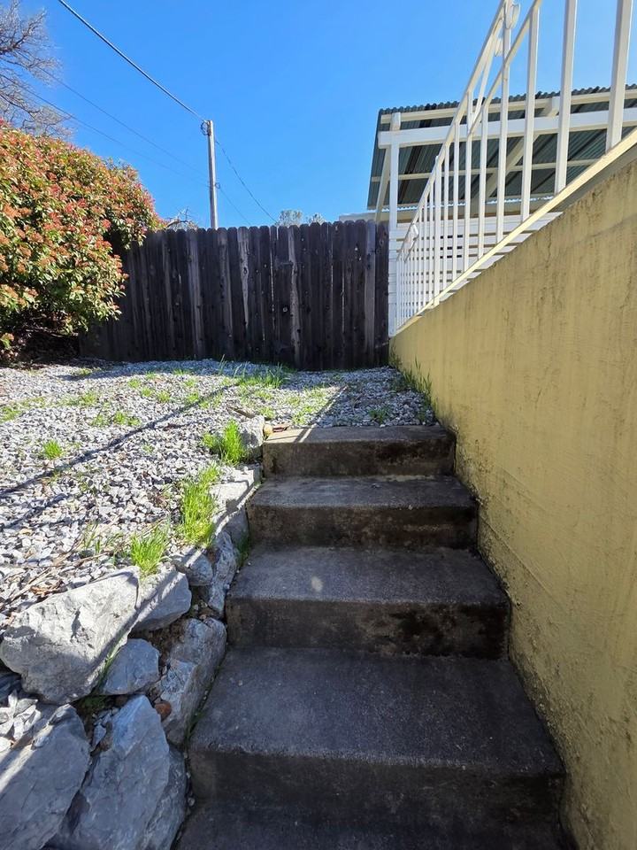 19090 Hollow Ln - Photo 5 of 50