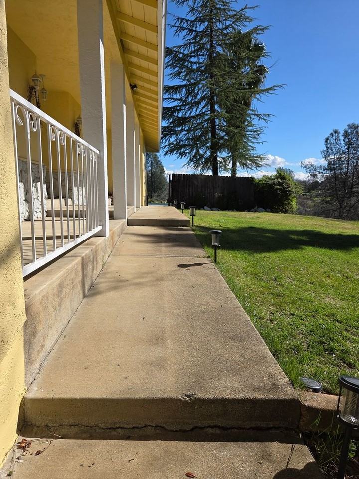 19090 Hollow Ln - Photo 7 of 50