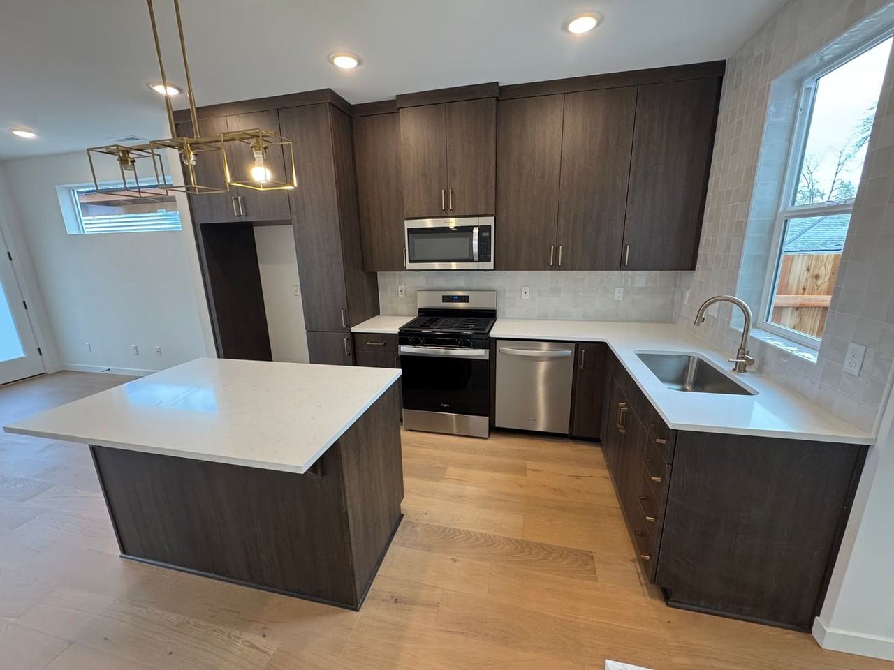 L0652 - Photo 2 of 38