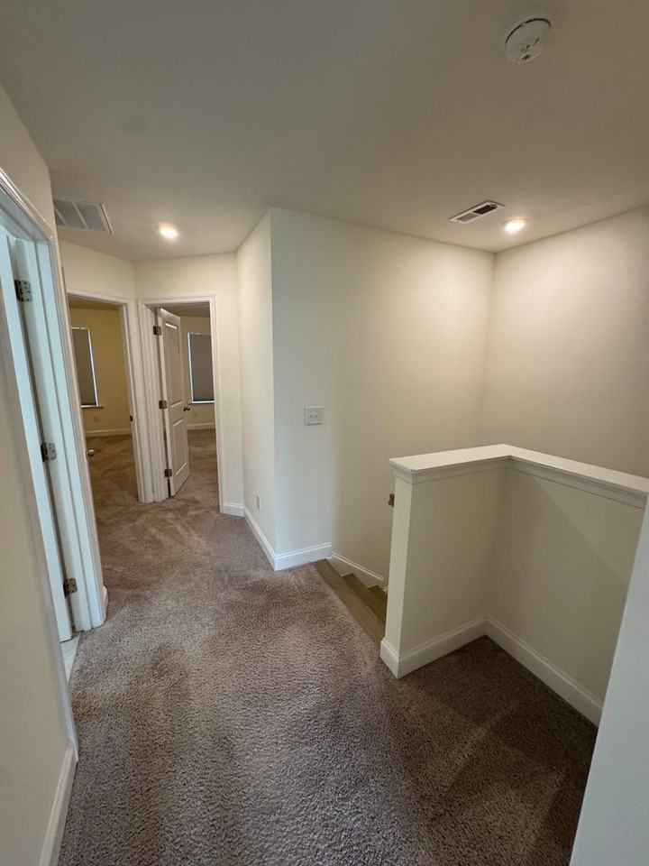 2071 Suttonview Rd - Photo 6 of 7