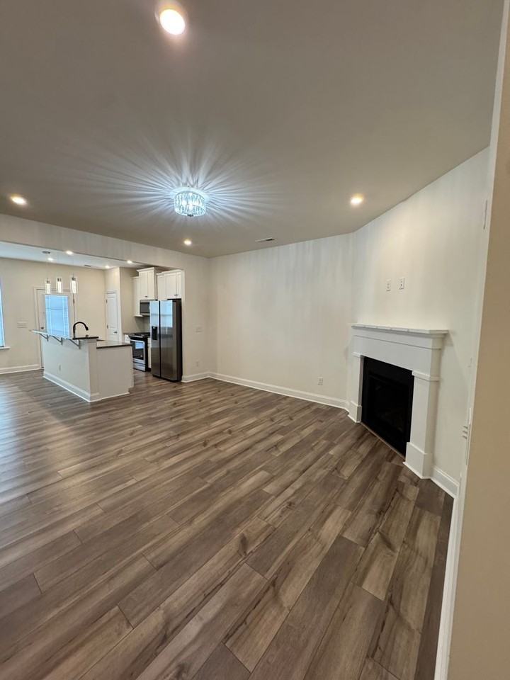 2071 Suttonview Rd - Photo 2 of 7