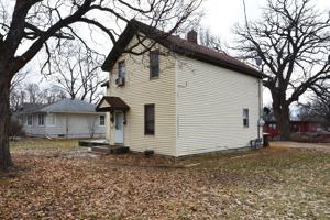 featured image of 551 6th St W #1