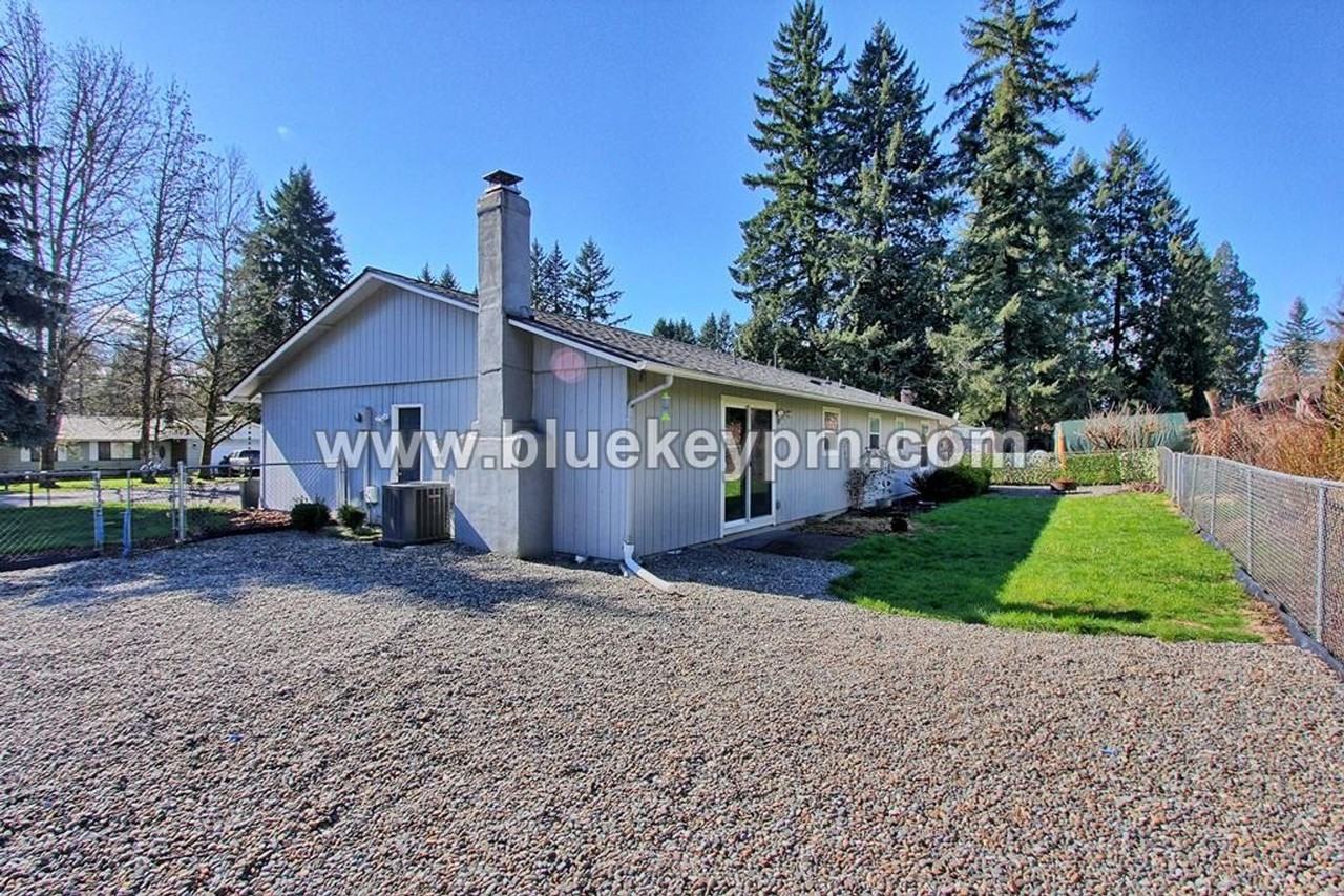 612 Ne 6th St - Photo 4 of 17