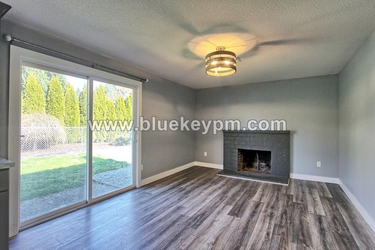 612 Ne 6th St - Photo 5 of 17