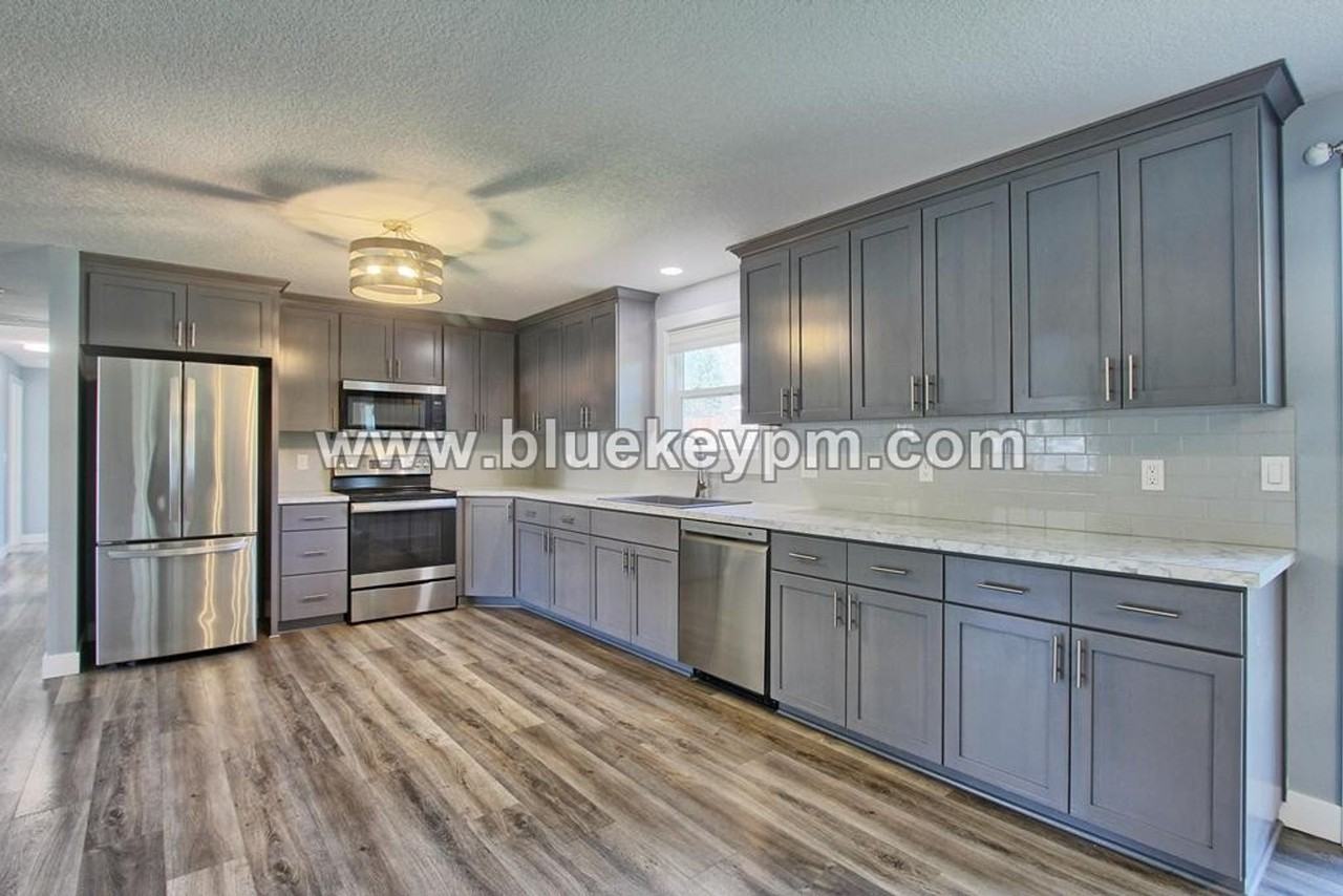 612 Ne 6th St - Photo 6 of 17