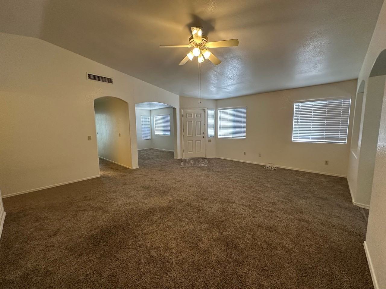 9011 E Weyburn Dr - Photo 4 of 18