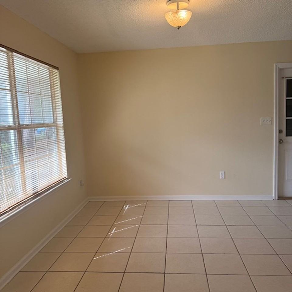 88 Hickory Ave - Photo 2 of 12