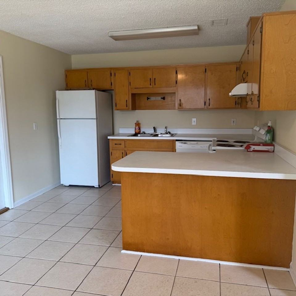 88 Hickory Ave - Photo 3 of 12