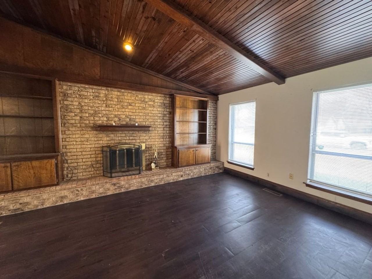 1920 Rolling Stone Dr - Photo 2 of 19