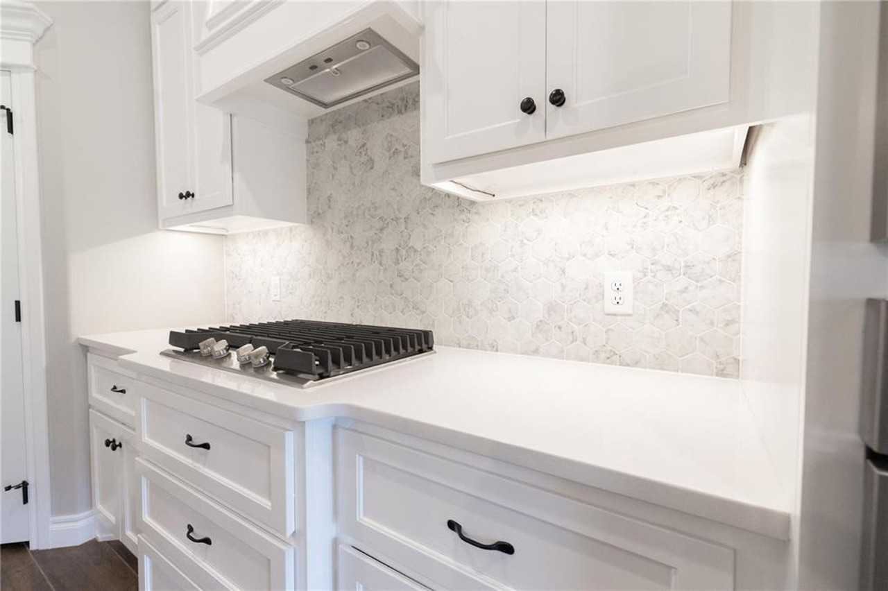 9320 Nw 118th Ter - Photo 5 of 19