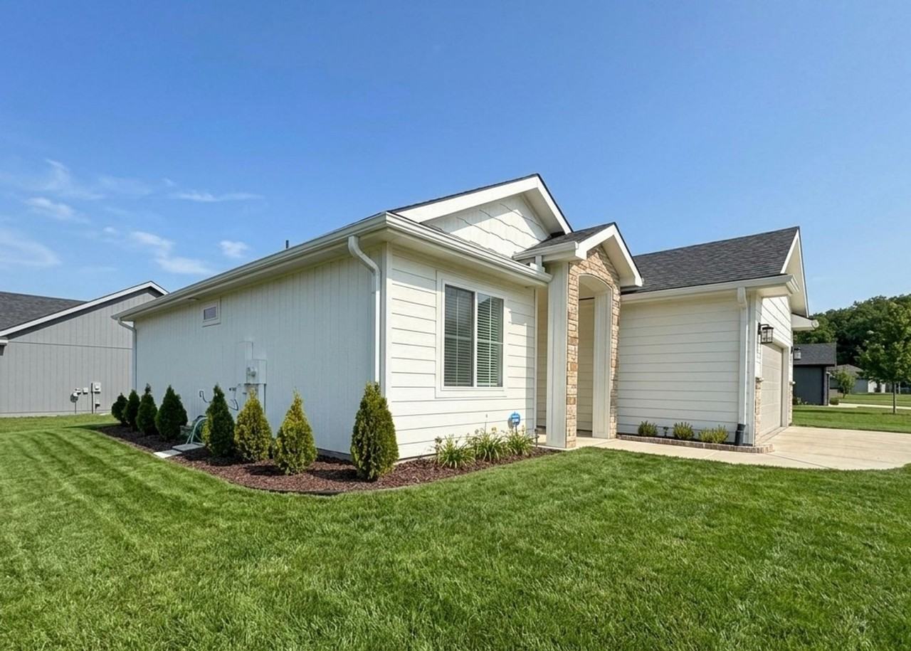 4916 Plumthicket Dr - Photo 2 of 13