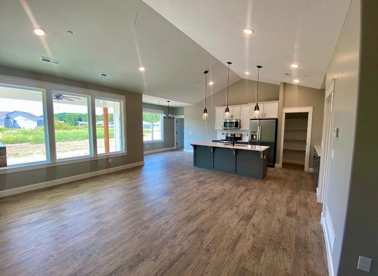 4916 Plumthicket Dr - Photo 6 of 13