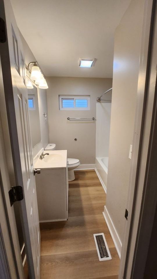 4630 Farrington Ave - Photo 2 of 11